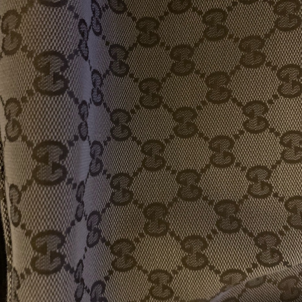 Authentic Gucci shoulder bag!